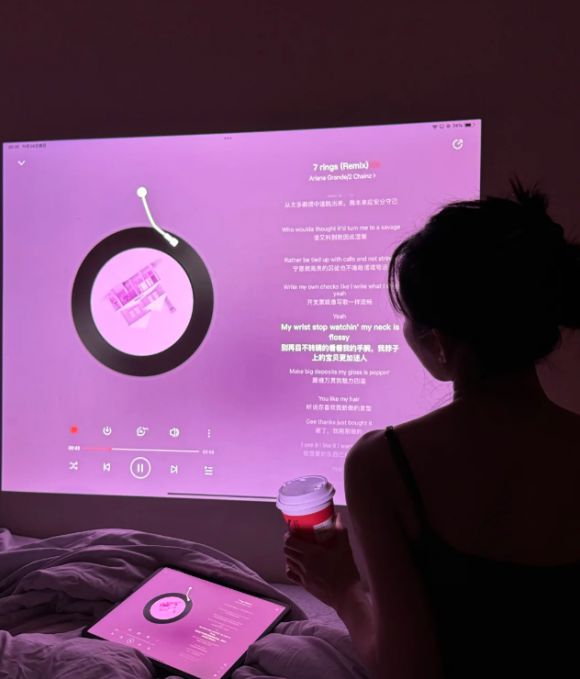 一宅家用大眼橙C2 Air高亮版让快乐加倍pg电子中国网站2025家用投影仪推荐：五(图3)