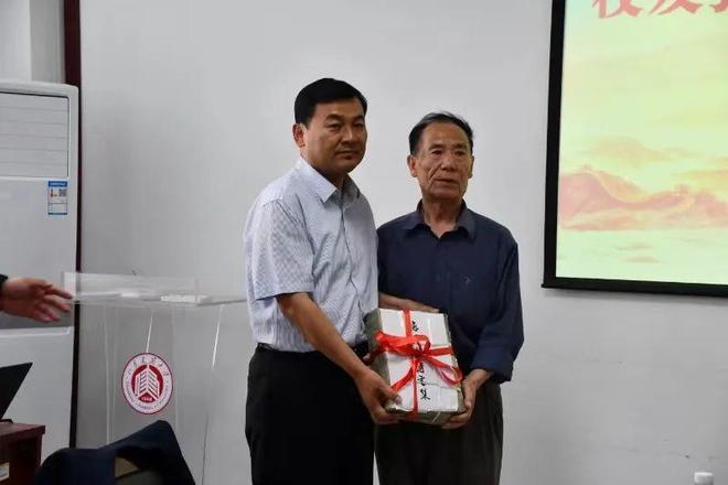 法家张振国向山建大捐赠作品的文化意义pg模拟器电脑版翰墨丹心报桑梓——书(图5)